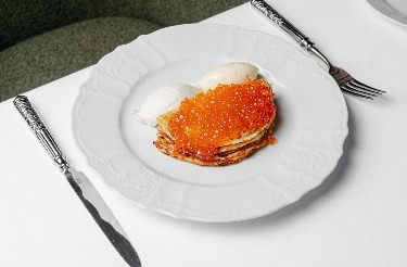 Savoy 餐厅提供早餐。